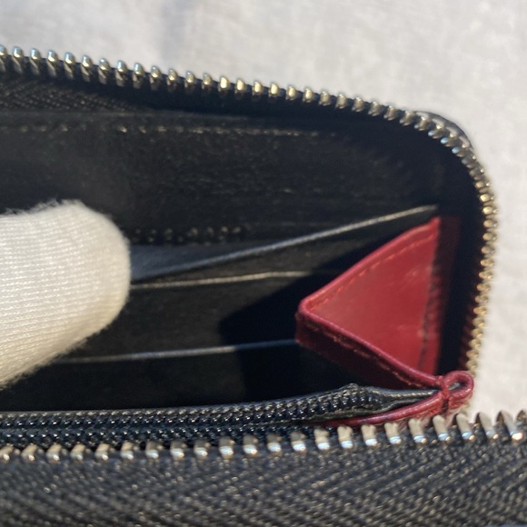 Gucci authentic blk long leather zippy wallet with GG trim - Picture 5 of 7
